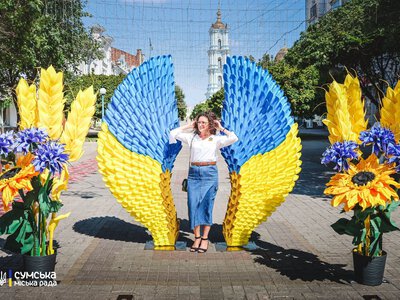  Соборна та Театральна площа: у центрі Сум з’явилися святкові фотозони 