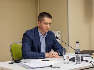 «Феміда» і «Форест Гамп»: ВАКС взяв під варту посадовця ОПУ Дубовика