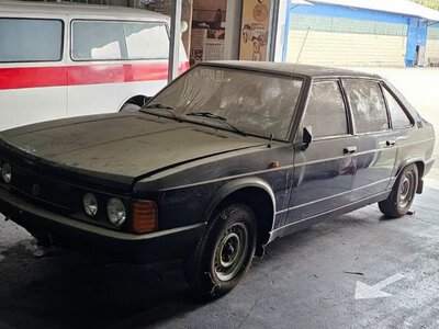 Капсула часу: в Україні знайшли рідкісну Tatra 1991 року з пробігом лише 3 тисячі км (ФОТО)
