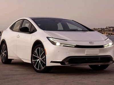 Toyota може перетворити Prius на спортивний гібрид