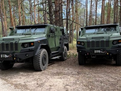 Перші українські бронеавтомобілі «ВАРТА 2» передали Нацгвардії (ФОТО)