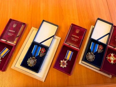 Посмертні нагороди передали родинам вісьмох захисників із Сарненщини (ФОТО)