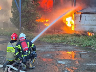 На території заводу «Іскра» у Львові спалахнула пожежа: є загиблі та постраждалі