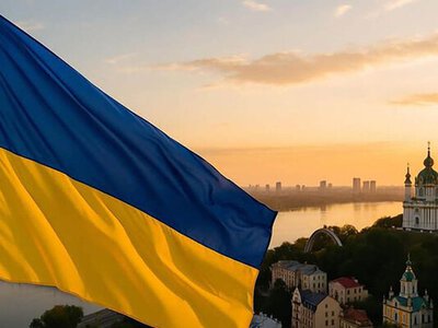 З Днем державного прапора України 2026 – листіви, вірші та привітання своїми словами