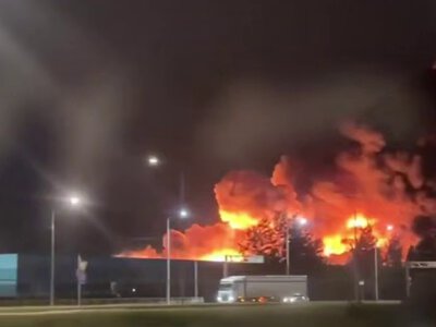 Під Петербургом горить склад площею 82 тисячі «квадратів» після атаки БпЛА