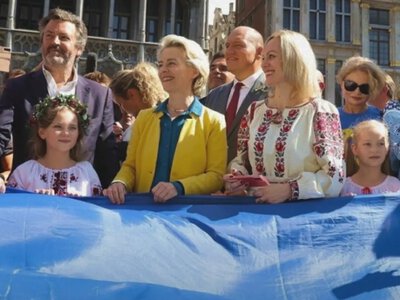 Європейські столиці майорять синьо-жовтими кольорами у День Державного прапора України