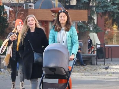 Українцям з дітьми за кордоном посилять перевірки: що зміниться у консульствах