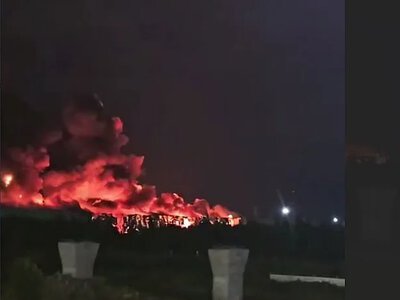 Під Санкт-Петербургом спалахнула велика промислова зона: палає Іжорський завод (відео)
