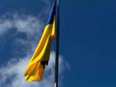 У День Державного Прапора в Івано-Франківську підняли синьо-жовтий стяг та вшанували полеглих Захисників