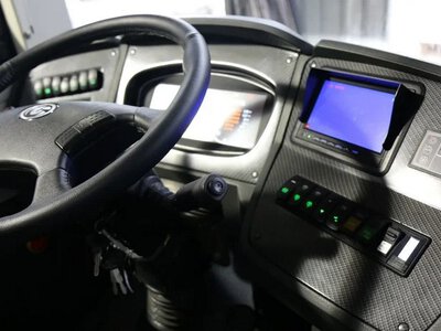 Водій переніс інсульт просто за кермом: жінка миттєво врятувала автобус із 50 людьми (ВІДЕО)