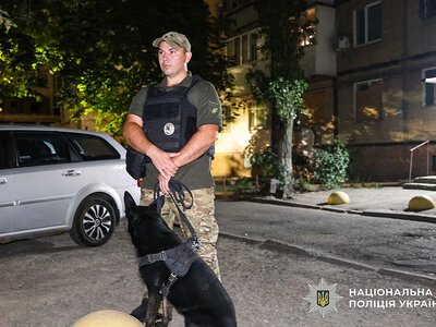 У Миколаєві зі спецназівцями та службовими собаками провели вечірній рейд на вулицях (фото)