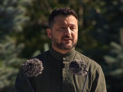 Він з нами в моменти всіх перемог: Зеленський виступив у День Державного прапора України