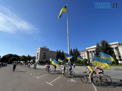 Від майдану Соборного через Польову до Алеї слави Героїв: велопробіг з прапорами у Житомирі (ФОТО) | Times ZT