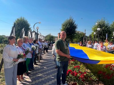 У Краснопільській громаді вшанували пам’ять полеглих Захисників та підняли Державний Прапор
