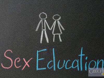 Вчителька в Техасі надсилала еротичні текстові повідомлення 16-річному учню під впливом шантажу