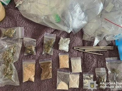 Збував наркотики поштою: у Кривому Розі затримали 24-річного ділка