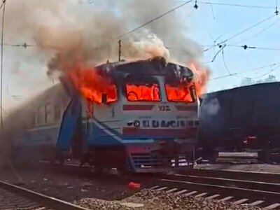 У День державного прапора росіяни вже пʼять разів вдарили по залізниці, загинула пасажирка