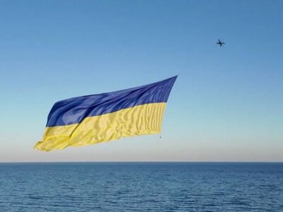 Символ свободи над акваторією: підрозділи ДПСУ підняли рекордний прапор України над Чорним морем