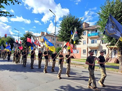 У Ковелі на День Прапора відбулася хода з бойовими знаменами військових підрозділів