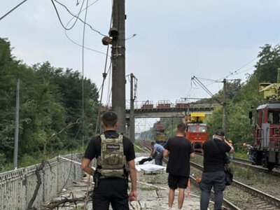 Чоловік вижив після обстрілу залізниці: каже, від того йому нерадісно. Страшно