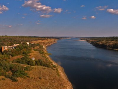 Річкові хвилі перетікають у піщані: у Запоріжжі на Старому Дніпрі показали дивовижну мілину