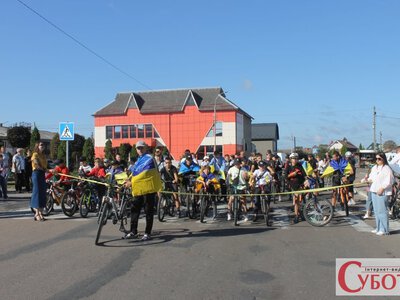 В Олевську на Житомирщині 23 серпня підняли стяг та провели велопробіг