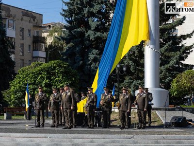 Як на майдані Соборному в Житомирі урочисто відзначили День Державного Прапора України