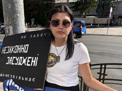 «Дочекаємося кожного»: як український прапор став символом надії для родин полонених у Луцьку