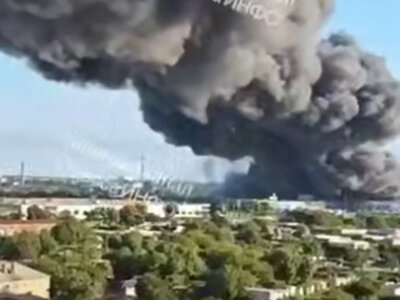 В Одесі ворожі дрони атакували “Епіцентр” – горить (ВІДЕО)