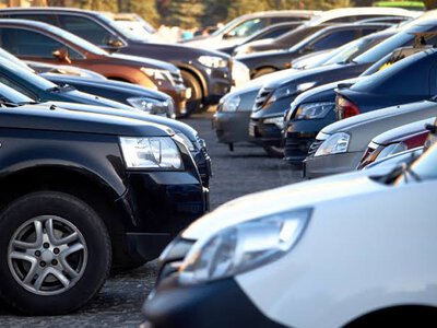 Українці активніше ввозять вживані авто: названо найпопулярніші моделі липня