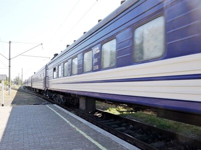 Поїзд Шостка – Фастів-1 затримується більш ніж на годину: пасажирів закликають не чекати на платформах