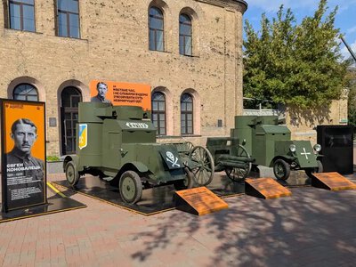 У Києві показали відновлені панцерники Січових стрільців, які десятиліттями вважалися втраченими