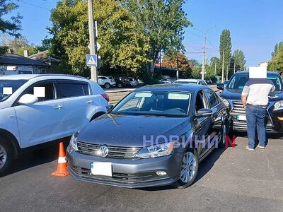 Lexus наздогнав Volkswagen на перехресті в Миколаєві (фото)