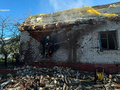 Загорілися будинок і будівля: ворог атакував приватне домогосподарство на Чернігівщині