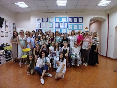 Від 7 до 53 років: виставку студії «Три крапки» відкрили у Рівному