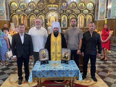 У Рівному освятили ікони на бронеплитах для принца Гаррі та Річарда Сміта