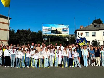 У Ківерцях урочисто підняли Державний Прапор України на площі В’ячеслава Чорновола