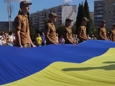 У Вараші урочисто підняли Державний Прапор України