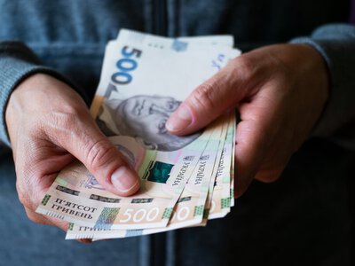 Студентські стипендії в Україні зростуть удвічі: скільки платитимуть з вересня