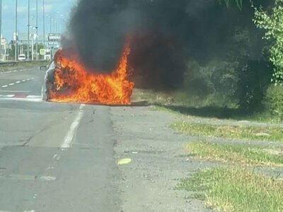 Поблизу Ужгорода під час руху загорівся автомобіль (ВІДЕО)