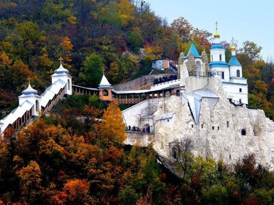 Невідомі напали на Святогірську Лавру: один чернець загинув, двоє осіб тяжко поранені