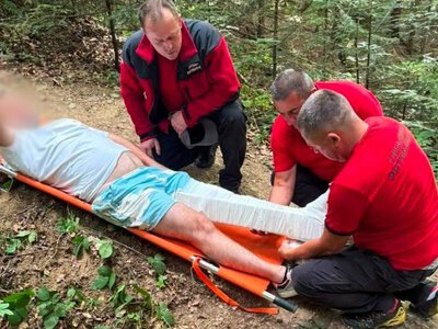 На водоспаді Кам’янка травмувався турист: чоловіка евакуювали рятувальники