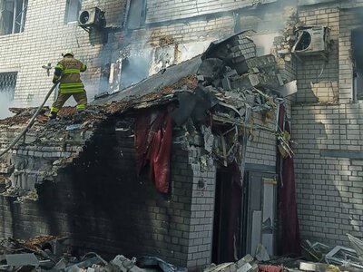 російський дрон влетів у багатоповерхівку в Чернігові — відомо про понад десяток поранених, зокрема дітей