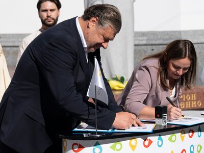 У Житомирі сьогодні презентували особливий поштовий випуск — «Ми чекаємо»