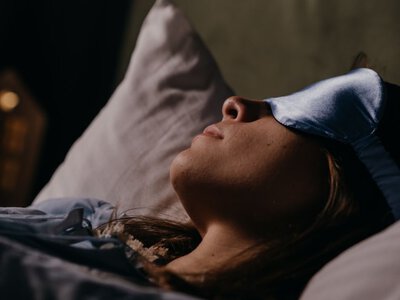 Не можете заснути в готелі чи гостях: мозок у цей час «стоїть на варті»