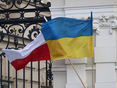 У МЗС Польщі заявили про величезні проблеми для України через Бандеру та Шухевича в Національному пантеоні