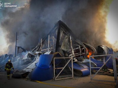 Рашисти вдарили по торговельних центрах на Одещині: є постраждалі (фото)