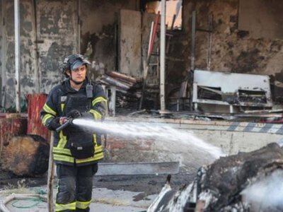 Подвійний удар по ритейлу: в Одесі після масованої атаки РФ спалахнули два гіпермаркети Епіцентр