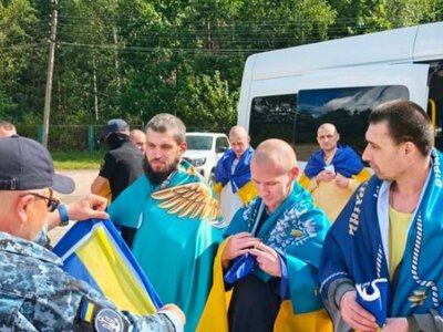Повернення із неволі: Україна через Білорусь звільнила 10 військових, які вважалися зниклими безвісти