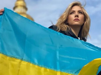 Кетрін Винник у Києві: зірка «Вікінгів» українською привітала з Днем Незалежності